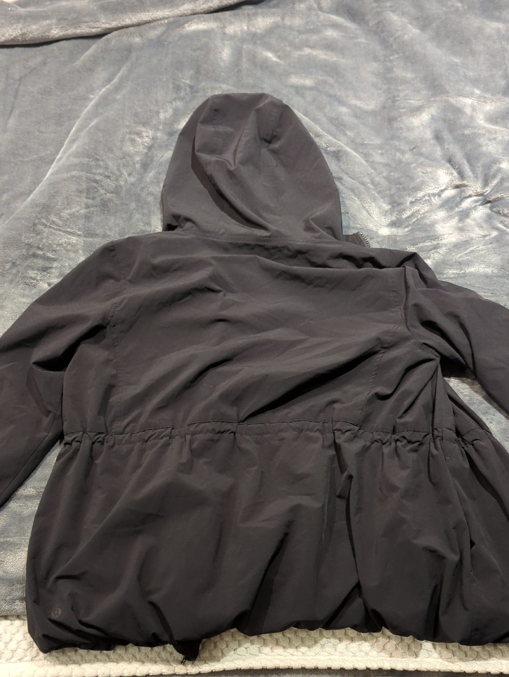 Lululemon Rain Jacket Size 4 - Picture 16 of 16